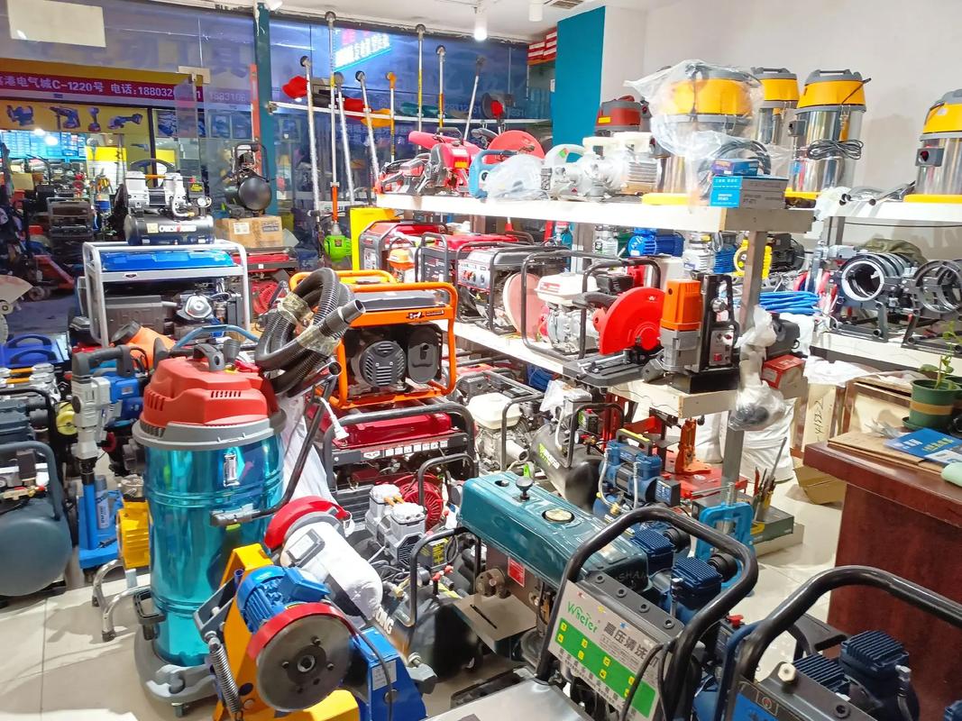 花花五金机电鑫港电器城西大正门北边的那个通道靠大西边c区12